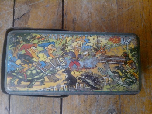 Ancienne boite tole signée - ancienne,